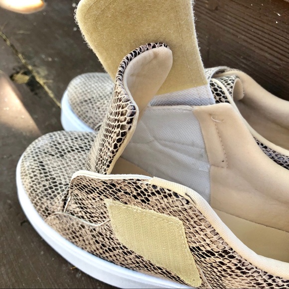 New! Snake Print Platform Sneaker with Velcro - Picture 9 of 10